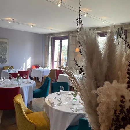 Logis Les Glycines 2* Mellé