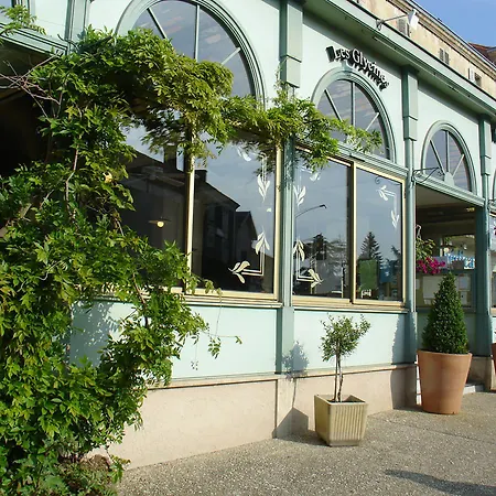 Logis Les Glycines 2* Mellé