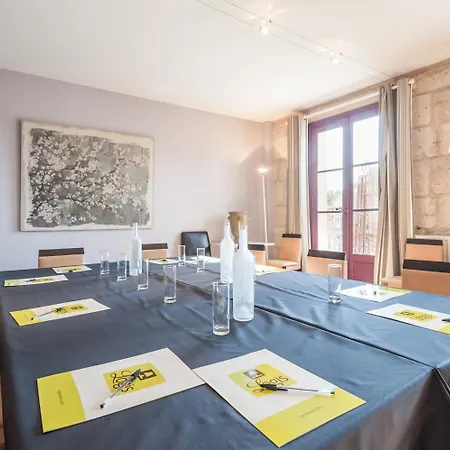 Logis Les Glycines 2* Mellé