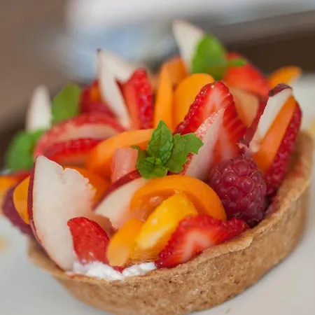 Logis Les Glycines 2* Mellé