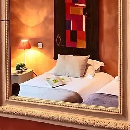 Hotel Logis Les Glycines 2*