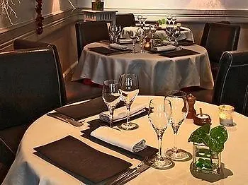 Logis Les Glycines Hotel