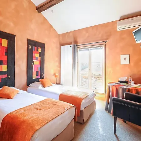Hotel Logis Les Glycines 2*