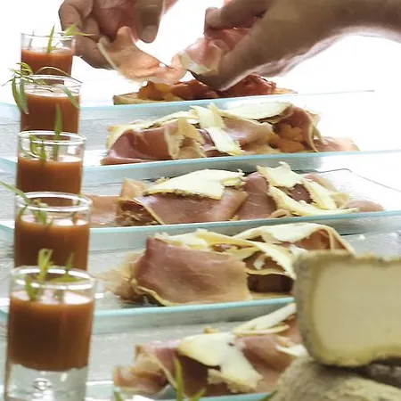 Logis Les Glycines 2* Mellé