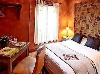 Logis Les Glycines Hotell