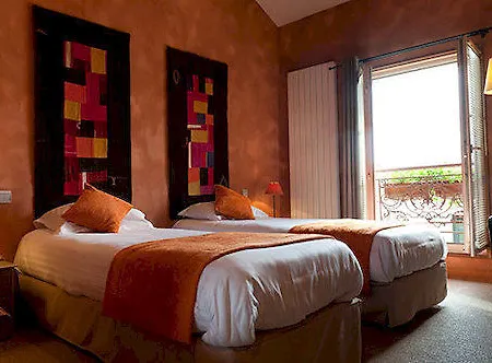 Logis Les Glycines Hotel