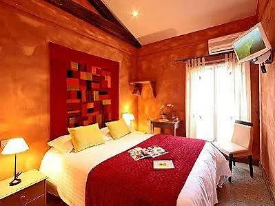 Hotel Logis Les Glycines 2*