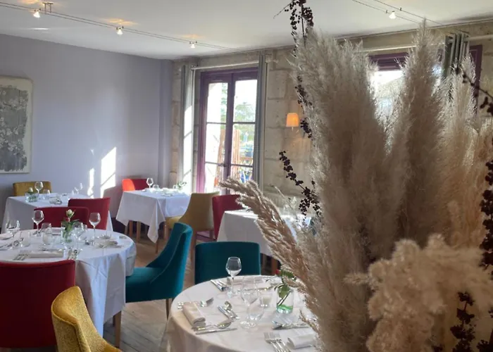 Logis Les Glycines 2* Mellé