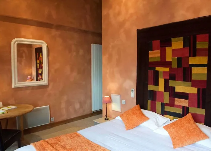 Hotel Logis Les Glycines 2*