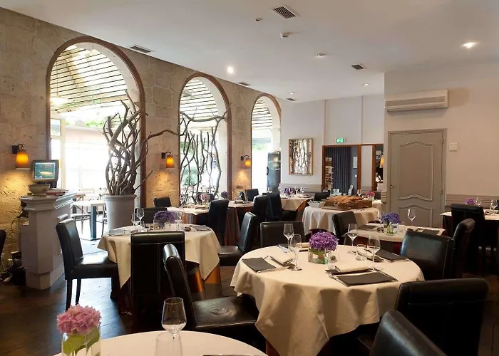 Logis Les Glycines Hotel