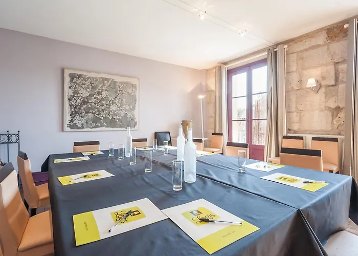 Logis Les Glycines 2* Mellé