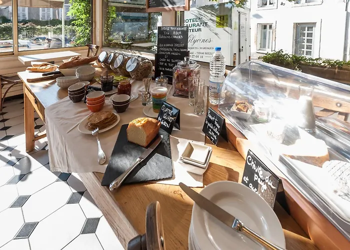 Logis Les Glycines 2*