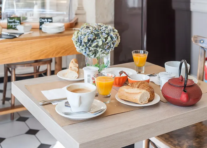 Logis Les Glycines 2* Mellé