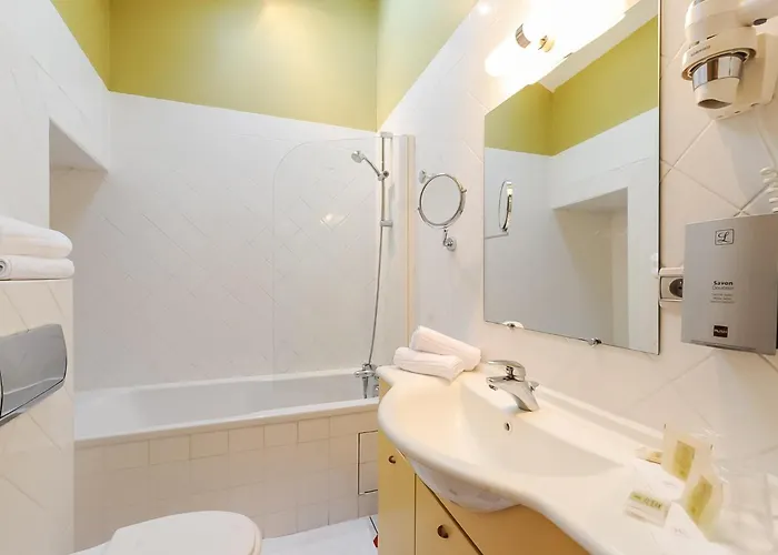 Hotel Logis Les Glycines Mellé