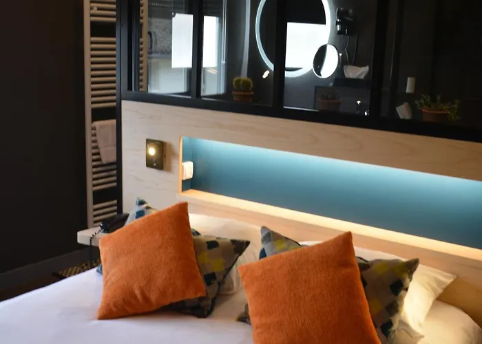 Logis Les Glycines Hotel 2*