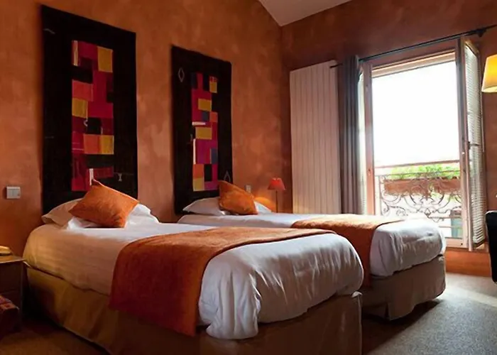 Hotel Logis Les Glycines 2*