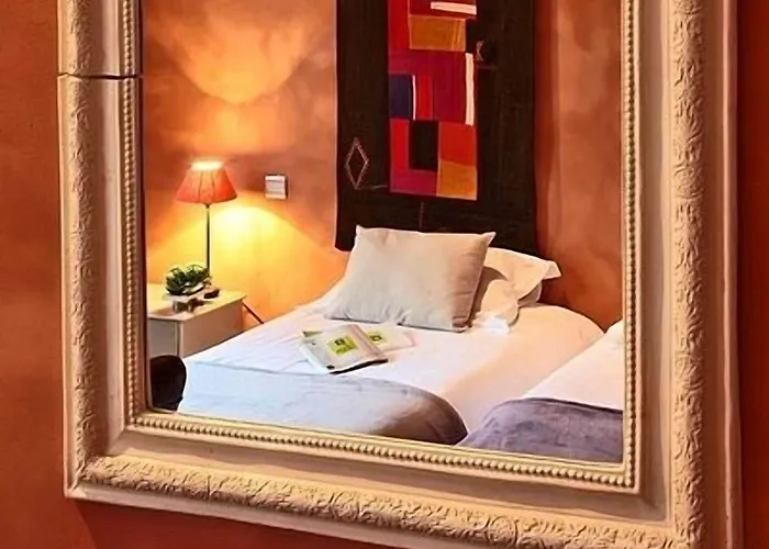 Hotel Logis Les Glycines 2*