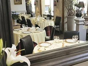 Hotel Logis Les Glycines 2*