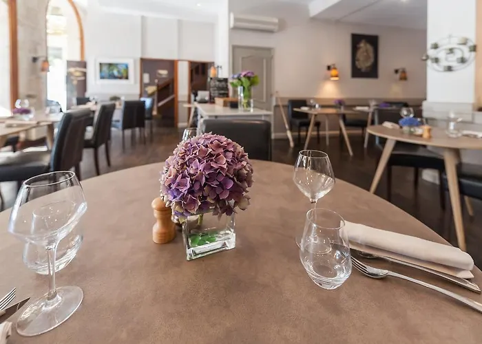 Logis Les Glycines 2*