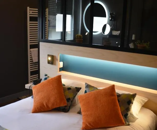 Logis Les Glycines Hotel 2*